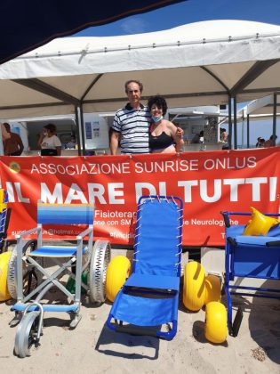 Accessibilità, il Rotary Club dona una sedia Job all'associazione Sunrise di San Foca - Corriere Salentino