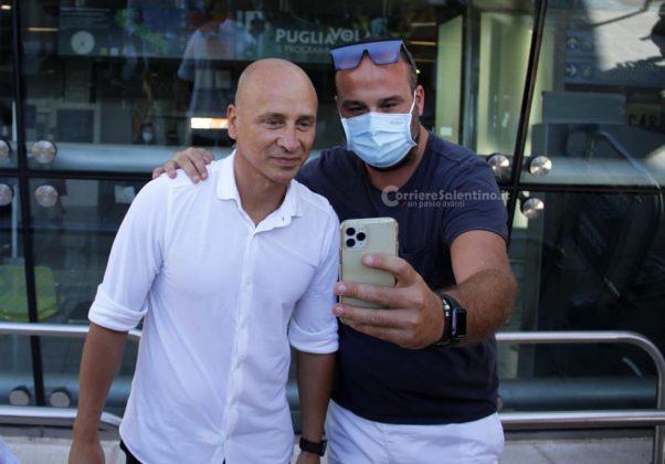 Corini è arrivato. Ha già firmato i primi autografi in giallorosso - Corriere Salentino