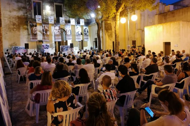 Galimberti, educare gli adulti per educare i giovani - Corriere Salentino