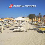 Occupano con sdraio e ombrelloni abusivi circa 2000 metri quadri di spiaggia libera: in 4 nei guai - Corriere Salentino