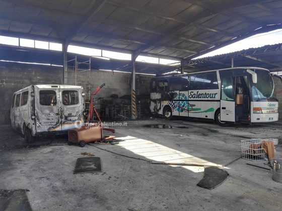 Raid incendiario nella ditta di autonoleggio, tre mezzi distrutti dalle fiamme: ingenti i danni - Corriere Salentino