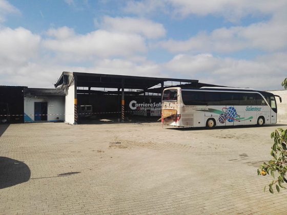 Raid incendiario nella ditta di autonoleggio, tre mezzi distrutti dalle fiamme: ingenti i danni - Corriere Salentino