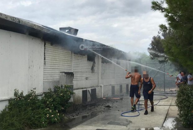 Paura nello stabilimento del villaggio turistico: incendio nella struttura piena di ospiti - Corriere Salentino