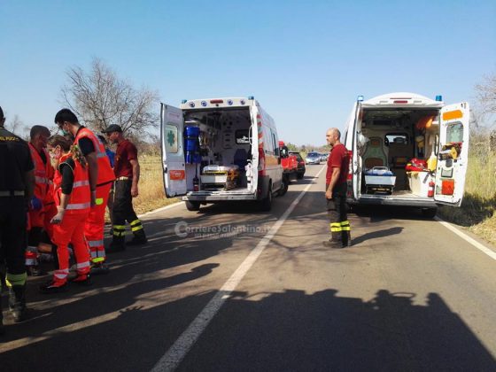 Auto esce fuori strada e si ribalta nelle campagne: due 20enni in codice rosso - Corriere Salentino