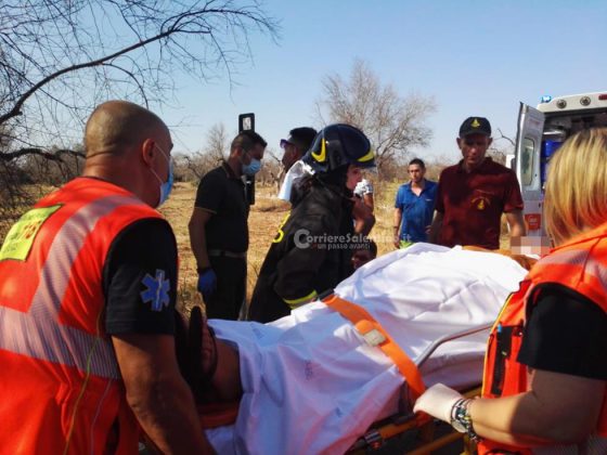 Auto esce fuori strada e si ribalta nelle campagne: due 20enni in codice rosso - Corriere Salentino