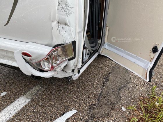 Violento impatto tra auto e camper: 33enne resta incastrata. Corsa in ospedale - Corriere Salentino