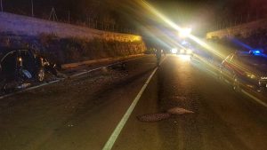 Scontro frontale nella notte: auto invade la corsia opposta. In ospedale due giovani - Corriere Salentino