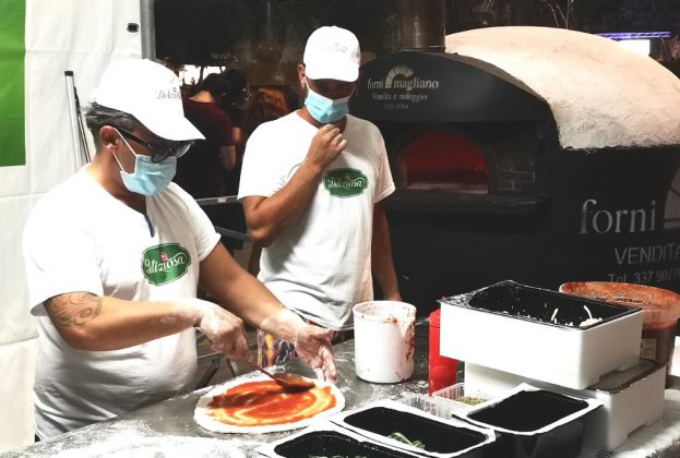 Lecce Pizza Village, partita la VI edizione. Oltre 40 pizzaioli e 11 forni a legna in piazza Mazzini - Corriere Salentino