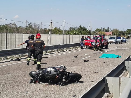 Terribile incidente in moto lungo la statale Lecce-Gallipoli, un morto e strada bloccata - Corriere Salentino