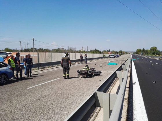 Terribile incidente in moto lungo la statale Lecce-Gallipoli, un morto e strada bloccata - Corriere Salentino
