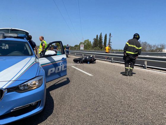 Terribile incidente in moto lungo la statale Lecce-Gallipoli, un morto e strada bloccata - Corriere Salentino