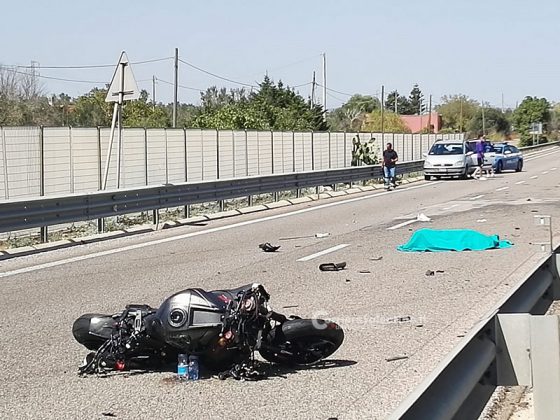 Terribile incidente in moto lungo la statale Lecce-Gallipoli, un morto e strada bloccata - Corriere Salentino