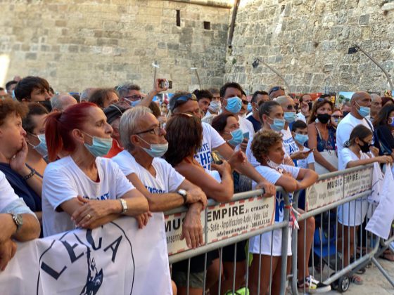 Nuovo tour di Salvini nel Salento: “Scuole aperte e porti chiusi”. Tanta gente e alcuni contestatori - Corriere Salentino