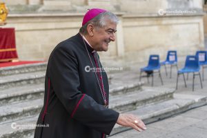 Estate 2023, l'arcivescovo Seccia saluta i turisti: “Grazie per aver scelto questa bellissima terra” - Corriere Salentino