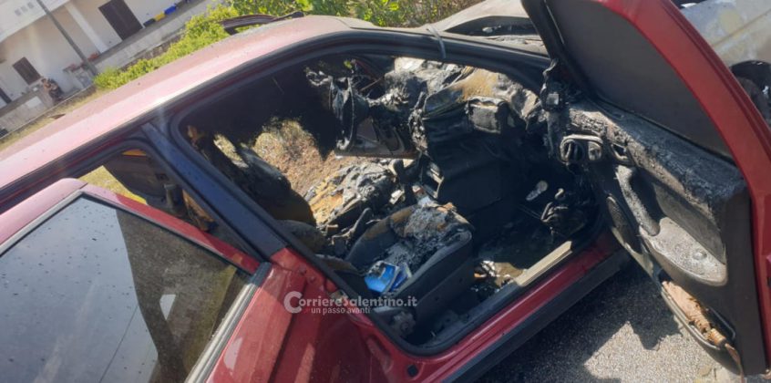 L'Alfa a gpl prende fuoco in movimento: mezzo distrutto, in salvo l'anziano conducente - Corriere Salentino