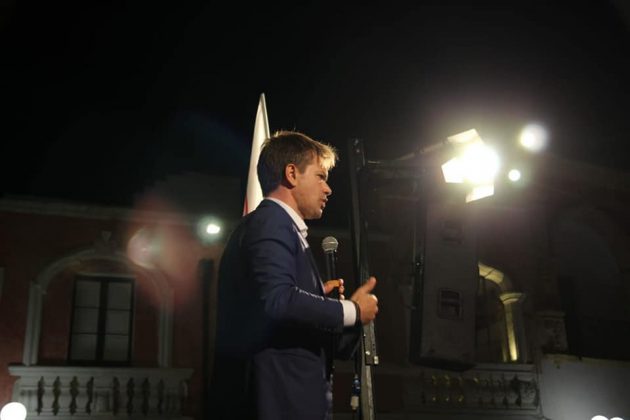 Bagno di folla a Nardò per Cristian Casili (M5s): "Un segnale che una politica sana e vicina ai cittadini è possibile" - Corriere Salentino