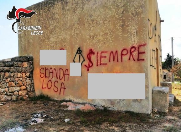 Sfregiano chiesa del XVI secolo con lo spray, denunciate due donne: si cercano i tre complici - Corriere Salentino