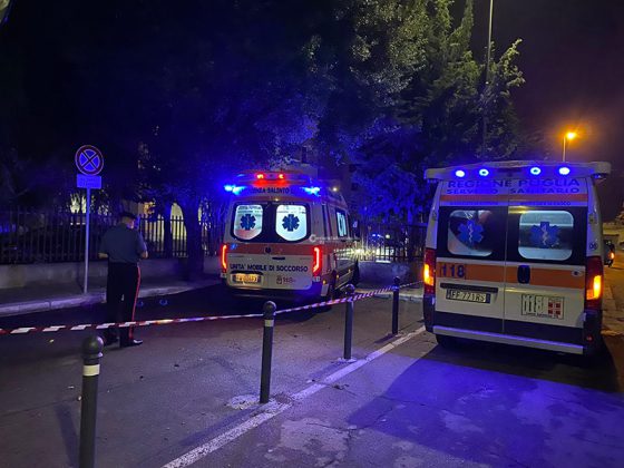 Lite sfocia nel sangue: una coppia muore accoltellata in condominio. E' caccia al killer - Corriere Salentino