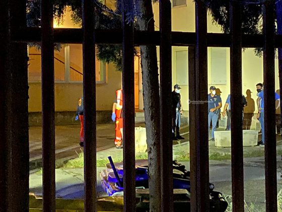 Lite sfocia nel sangue: una coppia muore accoltellata in condominio. E' caccia al killer - Corriere Salentino