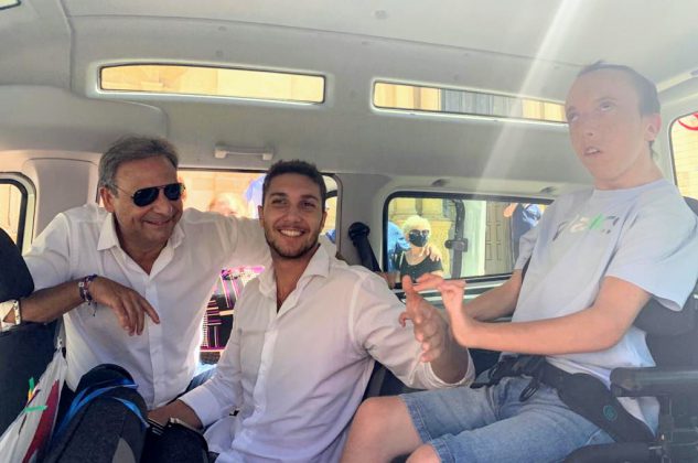 Aria di festa a Galatina per la consegna dell’auto di Cuore Amico a Filippo - Corriere Salentino