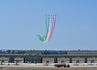 Frecce Tricolori: la pattuglia acrobatica si addestra nel cielo del Salento