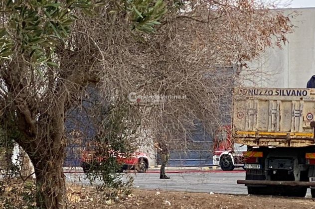 Rogo nella discarica di Cavallino, in fiamme un capannone per la ricezione dei rifiuti - Corriere Salentino