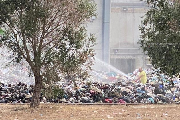 Rogo nella discarica di Cavallino, in fiamme un capannone per la ricezione dei rifiuti - Corriere Salentino