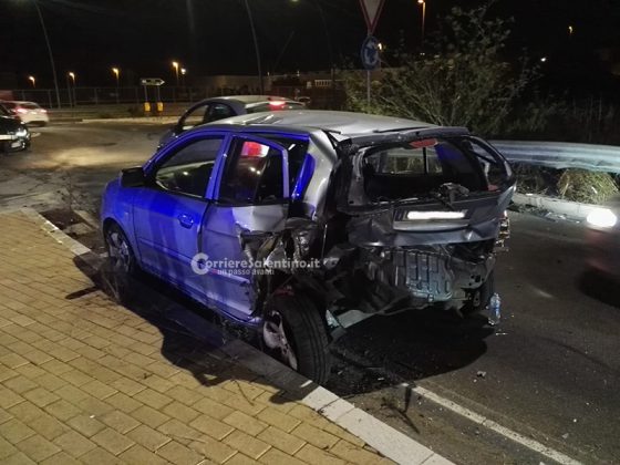 Violento scontro all'altezza della rotatoria: due auto si tamponano. Tre feriti in ospedale - Corriere Salentino