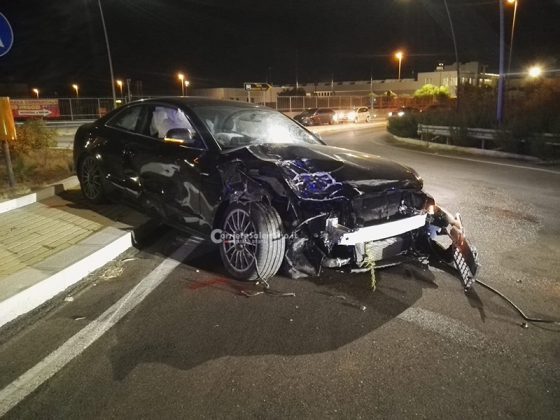 Violento scontro all'altezza della rotatoria: due auto si tamponano. Tre feriti in ospedale - Corriere Salentino