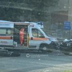 Violento schianto all'incrocio tra auto e moto, giovane centauro in ospedale con "codice rosso" - Corriere Salentino