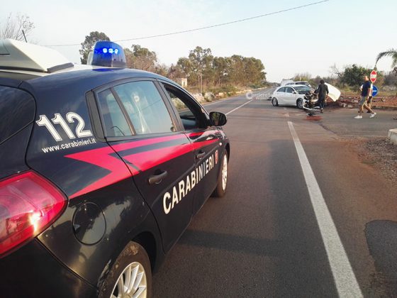 Violento schianto tra due auto, mezzi distrutti: feriti in ospedale - Corriere Salentino