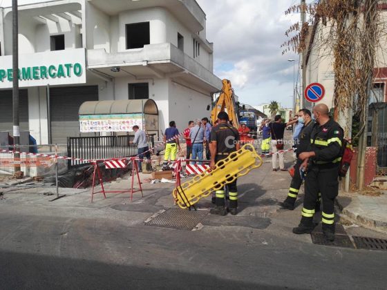 A lavoro sulla rete elettrica: operaio 62enne resta folgorato da una scarica. Corsa in ospedale - Corriere Salentino