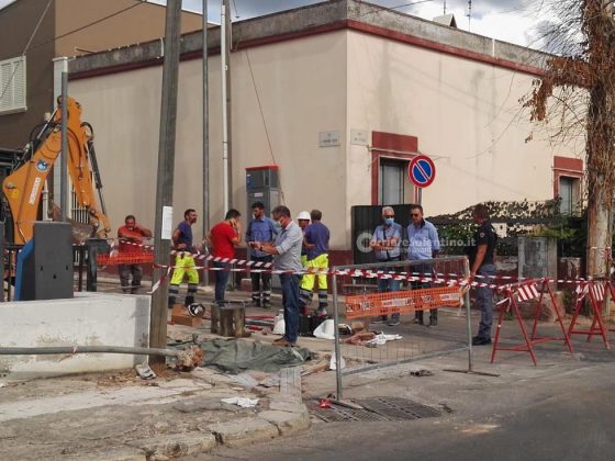 A lavoro sulla rete elettrica: operaio 62enne resta folgorato da una scarica. Corsa in ospedale - Corriere Salentino