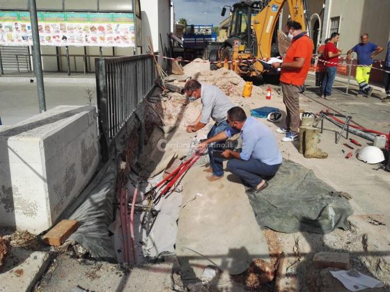 A lavoro sulla rete elettrica: operaio 62enne resta folgorato da una scarica. Corsa in ospedale - Corriere Salentino