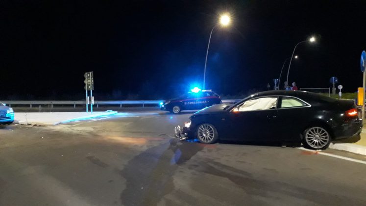 Violento scontro all'altezza della rotatoria: due auto si tamponano. Tre feriti in ospedale - Corriere Salentino