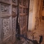 Tenta il furto in Chiesa nel giorno di festa e danneggia l'antico portone in legno: arrestato 36enne - Corriere Salentino