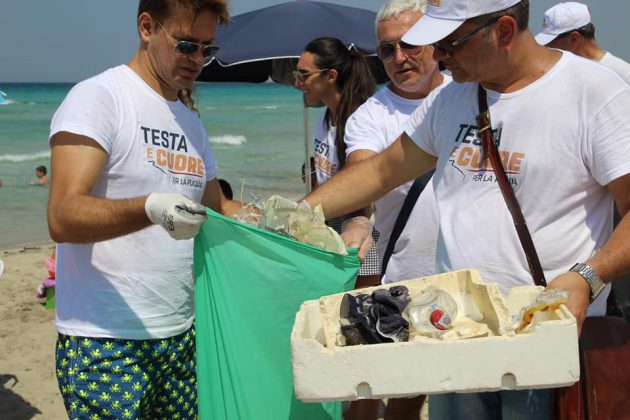 Al termine l'iniziativa "Salento coast to coast", promossa da Cristian Casili (M5s) per pulire dai rifiuti i 150 chilometri di costa salentina - Corriere Salentino