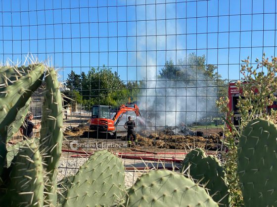 Fuoco nell'azienda agricola: in cenere decine di balle di fieno - Corriere Salentino