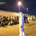 Nuovo sbarco in pochi giorni, a Gallipoli arrivano 77 migranti su una barca a vela - Corriere Salentino