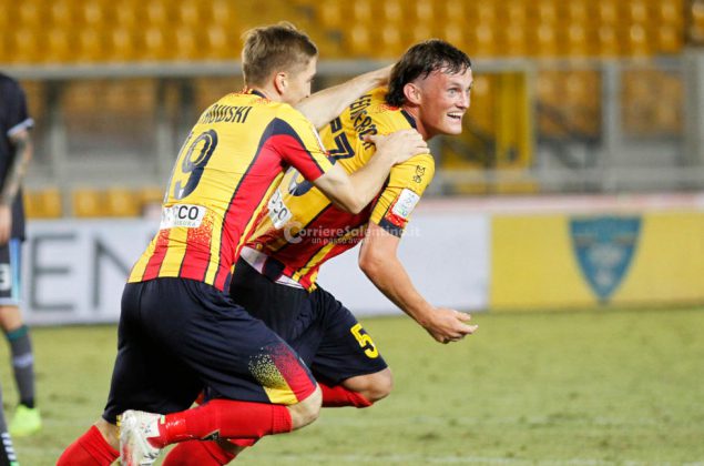 Coppa Italia: il Lecce batte la FeralpiSalò e passa il turno. Segnano Henderson e Dubickas - Corriere Salentino