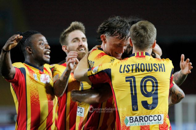 Coppa Italia: il Lecce batte la FeralpiSalò e passa il turno. Segnano Henderson e Dubickas - Corriere Salentino