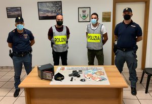 In casa cocaina e una cassaforte con pistola clandestina e denaro: in arresto 46enne - Corriere Salentino