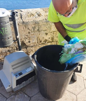 Lotta all'abbandono dei rifiuti a Gallipoli, sanzionati 3 trasgressori nel centro storico - Corriere Salentino