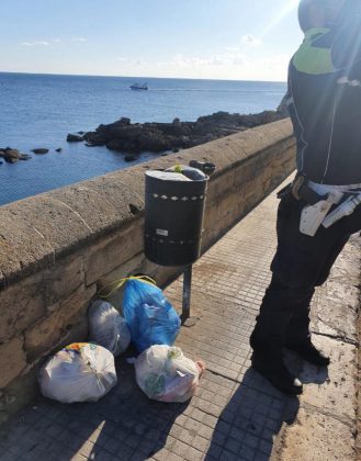 Lotta all'abbandono dei rifiuti a Gallipoli, sanzionati 3 trasgressori nel centro storico - Corriere Salentino