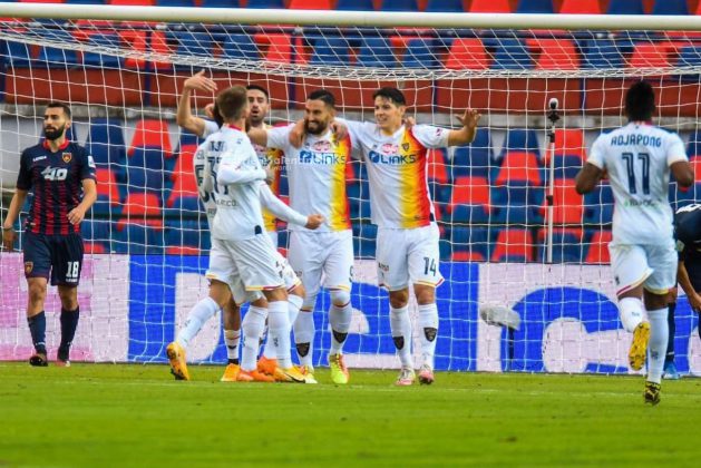 Giallorossi spreconi e finisce in pari. Cosenza-Lecce 1-1 - Corriere Salentino