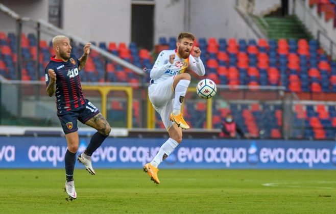 Giallorossi spreconi e finisce in pari. Cosenza-Lecce 1-1 - Corriere Salentino