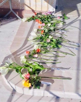 Bambini in grembiule davanti alle scuole: in tutta la Puglia genitori in protesta per la chiusura - Corriere Salentino