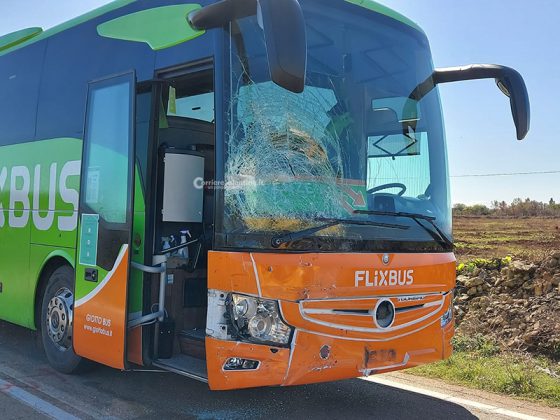 Tragico impatto sulla provinciale: bus travolge apecar. Muore sul colpo 81enne - Corriere Salentino
