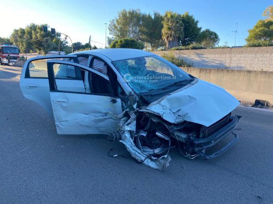 Violento schianto sulla via per il mare: Panda accartocciata. Due feriti in codice rosso al "Fazzi" - Corriere Salentino