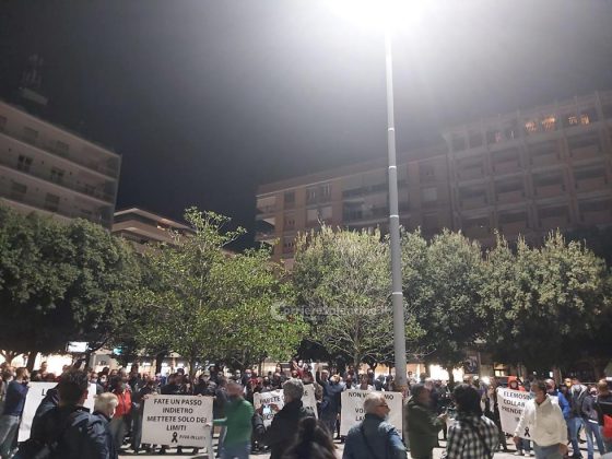 Anche a Lecce cresce la protesta nata sui social di commercianti, gestori di locali: tutti in piazza - Corriere Salentino